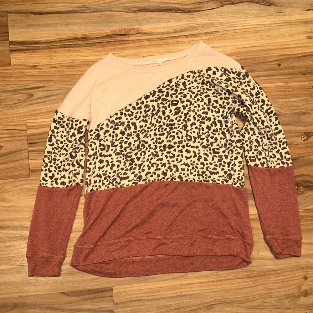 Maurice’s crew neck. Medium in size. Cheetah print and pink.